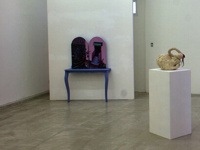 Eliana Quilla, Te busco, noche, vista de exhibición. Cortesía de Linse Galería