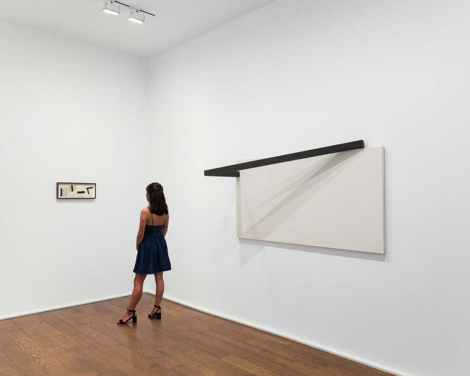 Mira Schendel, Exhibition view. Courtesy of Hauser & Wirth