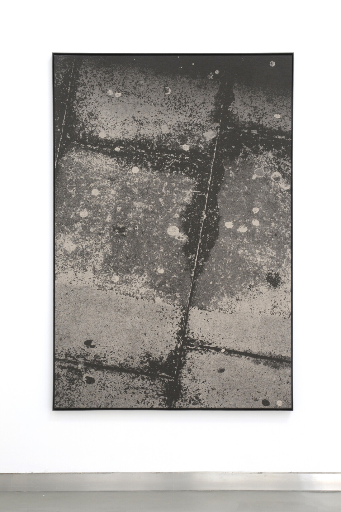 João Penalva, W2 2UY, Pigment printing on linen and wood frame, 193 x 130 cm, 2014