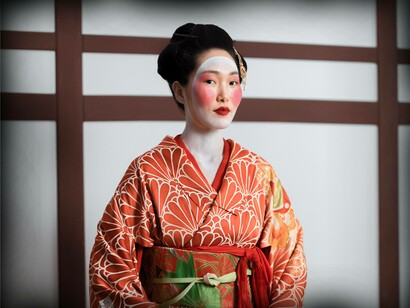 Geisha gazes into the distance