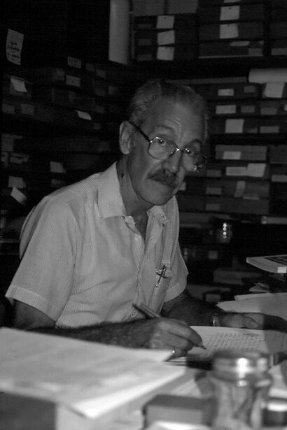 Francisco Fernández Yépez en la Colección de Entomología del Instituto de Zoología Agrácola, FAGRO-UCV. Coleccián Alberto Fernández Badillo