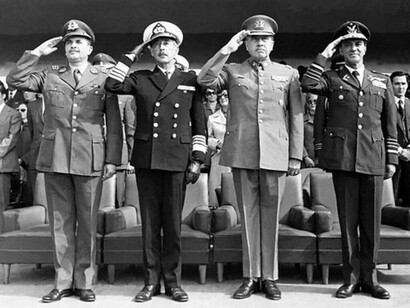 La Junta Militar golpista formada en 1973 en Chile: César Mendoza (director general de Carabineros) José Toribio Merino (Armada), Augusto Pinochet (Ejército) y Gustavo Leigh (Fuerza Aérea)