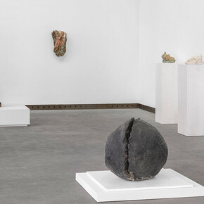 Lucio Fontana, exhibition view. Courtesy of Galerie Karsten Greve 