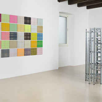 Steffen Schlichter und Stef Stagel, Nr. 22025, ausstellungsansicht. Mit freundlicher genehmigung von Edition and Galerie Hoffmann. Foto von Ivan Murzin