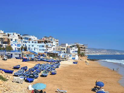 Praia em Taghazout, Marrocos