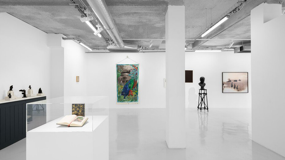 Various artists, De l’effacement de la figure humaine, exhibition view. Courtesy of Galerie Sator