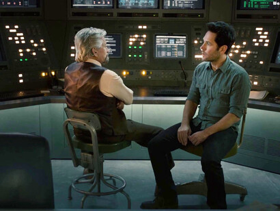 Michael Douglas y Paul Rudd en la película Ant-Man, dirigida por Peyton Reed. 2015