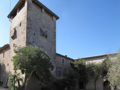 Su estancia en Alicante fue breve y discreta, acompañada solo de su séquito, quedó encantada con la luz pura de la ciudad, la calidez de los alicantinos y su exquisita gastronomía, finc "Son Marroig", Alicante, España
