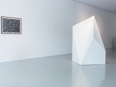 Triple Expansion Elena Bajo - Jane Benson - Sol LeWitt, installation view, courtesy Priska Pasquer, Cologne