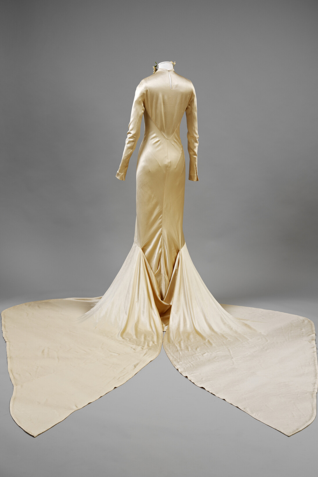 Silk satin wedding dress designed by Charles James, London, 1934. Worn by Barbara 'Baba' Beaton. Given by Mrs Alec Hambro, © Victoria and Albert Museum, London  