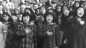 Niños realizando el juramento a la bandera, abril de 1942, Dorothea Lange