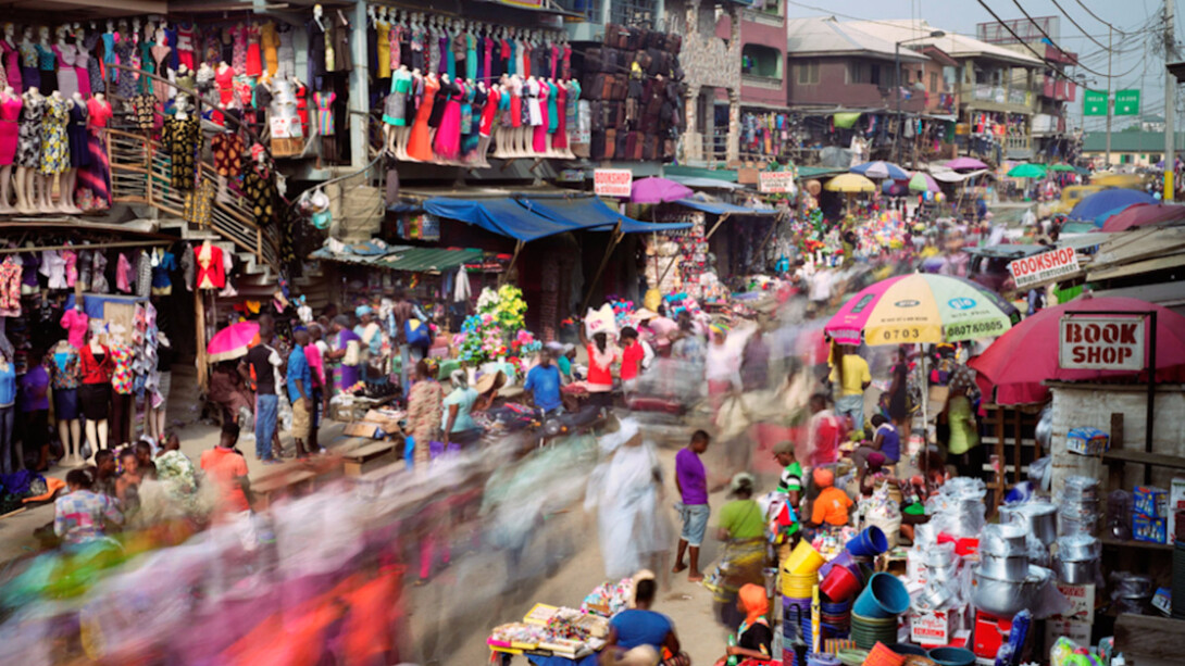 Martin Roemers, Oshodi Road, Oshodi, Lagos, Nigeria, 2015. Courtesy of Anastasia Photo