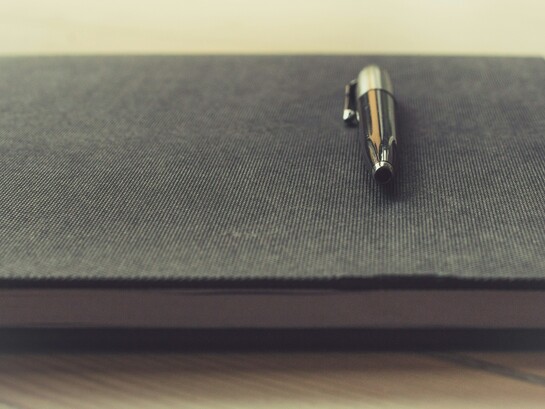 El arte contemporáneo desafía la noción de verdad y autenticidad en la creación artística