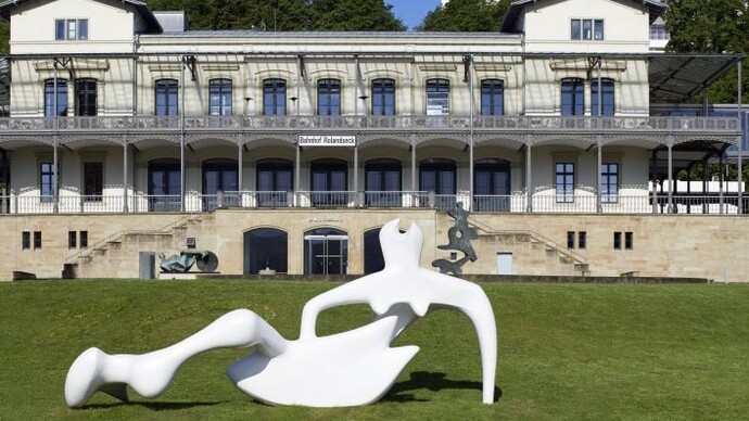 Henry Moore, Large Reclining Figure, 1984
© Reproduced by permission of The Henry Moore Foundation, Foto: Mick Vincenz