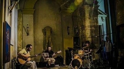 Filippo Cosentino durante un concerto