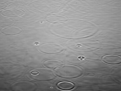 L’émergence : des formes apparaissent à la surface d’un fond continu de matière-puissance