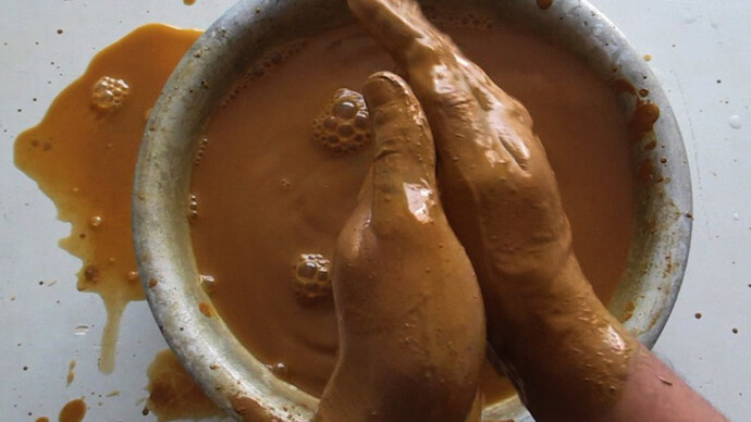 Alexandre Brandão. Terra e Água. 2015. Glass and clay