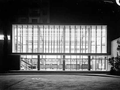 Editorial Gustavo Gili. Barcelona. Francesc Bassó; Joaquim Gili.1954-1961. Foto Francesc Català-Roca. © Fons Fotogràfic F. Català–Roca – Arxiu Fotogràfic de l’Arxiu Històric del Col•legi d’Arquitectes de Catalunya
