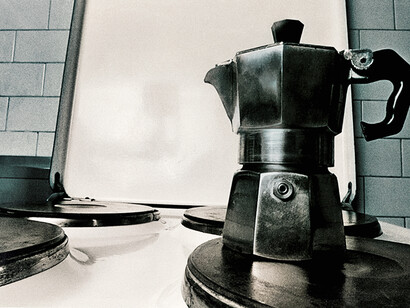 Gianni Pezzani, Series: Cucina della mamma, sorpresa nella notte, 1982 © Concessione dell'artista