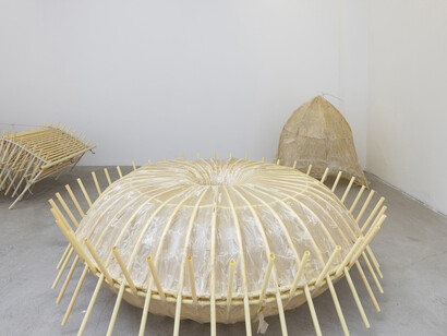 Theo Jansen and Ulf Puder, vita activa, exhibition view. Courtesy of Akinci 