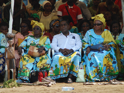 Palco de autoridades en el Festival Ngondo. Douala, Camerún. Foto: Javier Andrés Beltrán