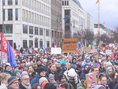 Miles de personas protestan en contra de la extrema derecha en Alemania, Hamburgo, enero de 2024