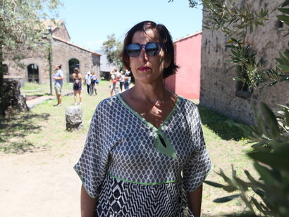 Paola Pace nella tenuta Planeta. Ph J. Hauf