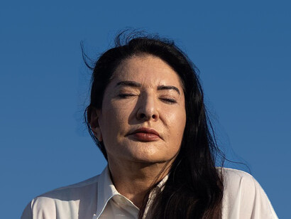 Marina Abramović durante la presentación de "Generator". Usina de Arte, Santa Terezinha, Brasil