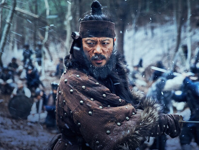 Hwang Dong-hyuk. "The Fortress"