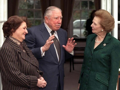 El ex dictador Augusto Pinochet y su esposa reciben la visita de Margaret Thatcher