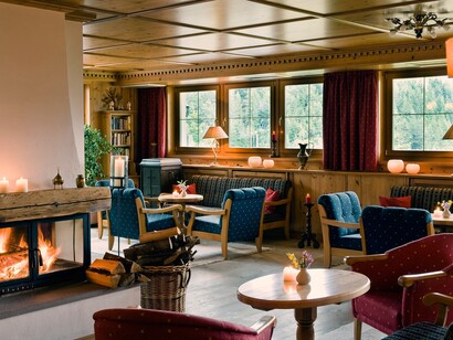 L’impiego di imprese locali nei lavori di ristrutturazione e la continuità della gestione familiare esprimono un modello di ospitalità che punta a coniugare innovazione, valorizzazione delle competenze del territorio e identità alpina. Ganis Resort, Nova Ponente Obereggen, Trentino Alto Adige, Italia