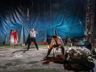 Le funambule. Avec l'aimable autorisation du Les Célestins, Théâtre de Lyon