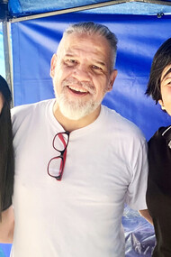 Anita Acosta y el chef Tomás Fernández en el puesto de 'Los ricos quesos de Anita' en Caracas, Venezuela