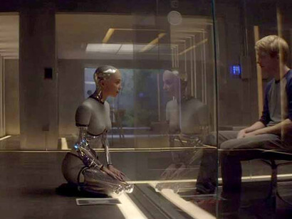 Escena de «Ex Machina (2015), película dirigida por Alex Garland