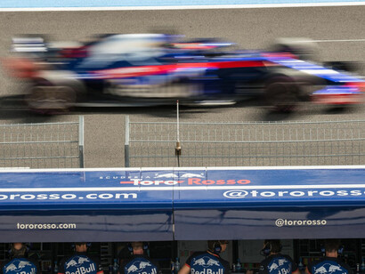 Una RedBull in velocità. Foto di Daniel Vojtech