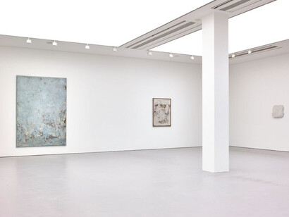 Bram Bogart, Exhibition view. Courtesy of Saatchi Gallery