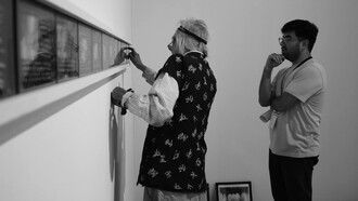 Rolando Castellón y el curador del MADC José Daniel Picado. Fotografía: Cortesía de MADC