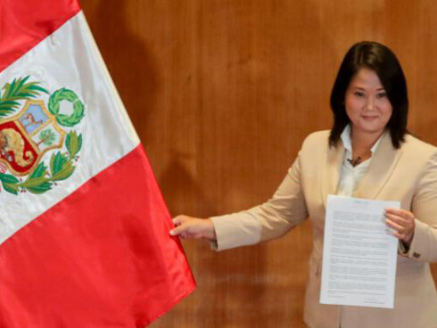 Keiko Fujimori buscó sin éxito, llegar a la presidencia en las elecciones de 2011 y 2016, en ambas ocasiones derrotada por un estrecho margen en la segunda vuelta electoral