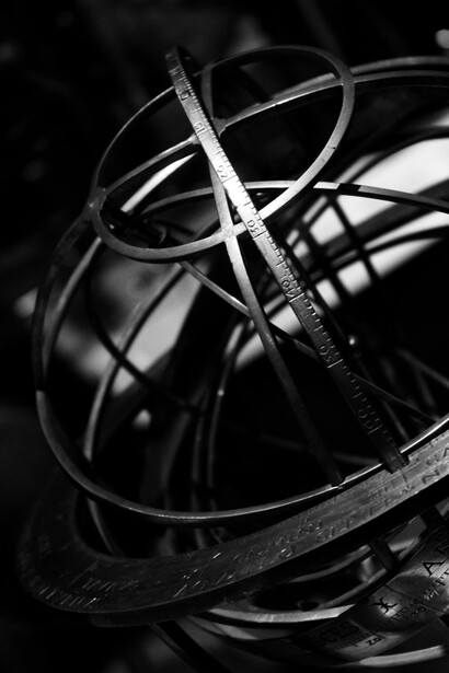 Esfera armilar de metal