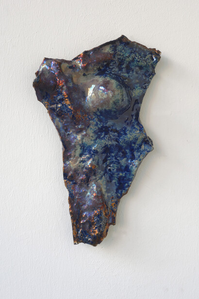 Markus Karstiess, Stoner (Sky II), 2015, Lustre glazed ceramic, 34 x 20 x 5 cm © Markus Karstiess/ VG Bild-Kunst, Bonn 2007-2015. Courtesy the artist and Bruce Haines Mayfair