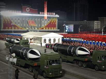 Corea del Norte exhibe misiles intercontinentales y armas nucleares en el 75 aniversario de su ejército