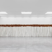 Cinthia Marcelle, Fence mirage – MDD version, vue de l’exposition. Avec l’aimable autorisation du Museum Dhondt-Dhaenens 