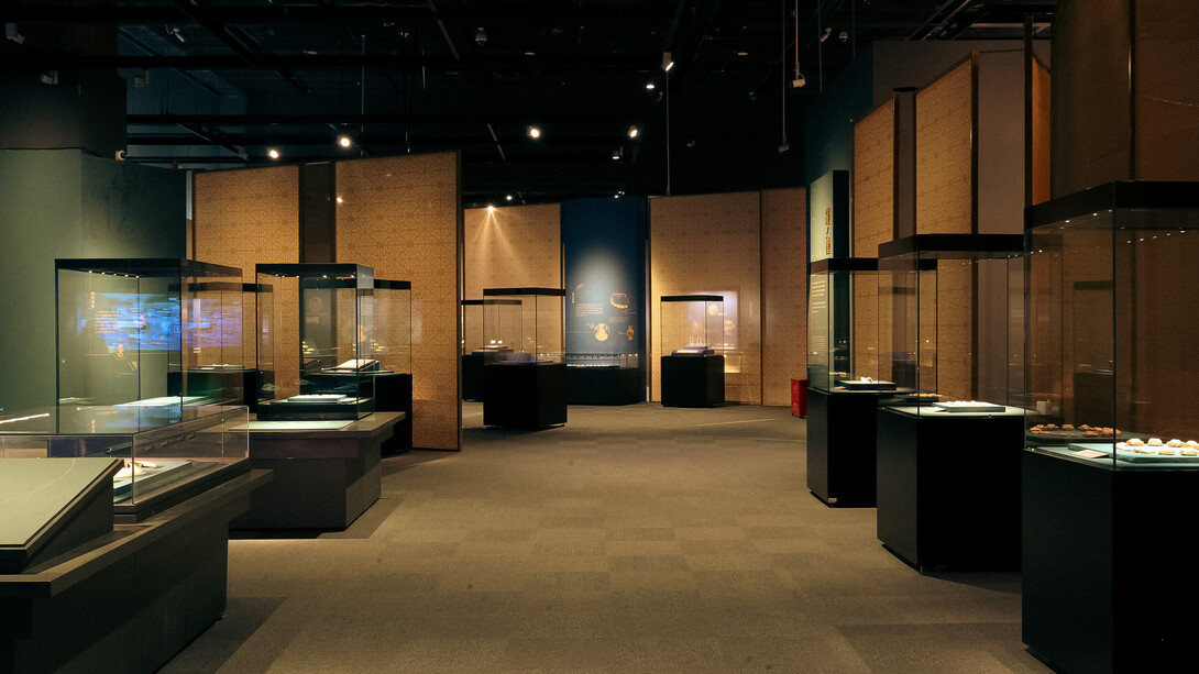 Radiance: ancient gold ornaments from the mengdiexuan collection of the Hong Kong Palace Museum, exhibition view. Courtesy of Capital Museum