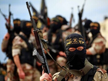 Miembro encapuchado de Isis