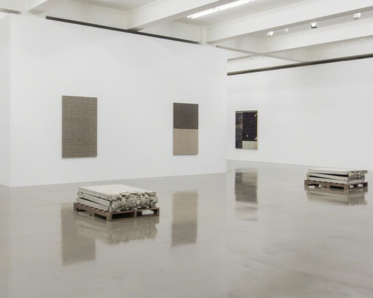 Folds and Faults, Exhibition view. Courtesy of Sprüth Magers