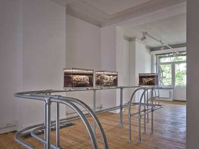 Eva L’Hoest, inkstand – fragments of intent, exhibition view. Courtesy of Galerie Eric Mouchet 