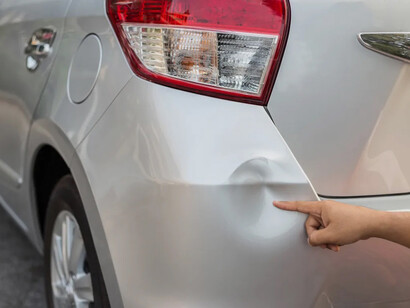 Automóvil abollado: el día que Lilián aprendió a manejar, se desencadenaron una serie de pequeñas tormentas que parecían no tener relación entre ellas