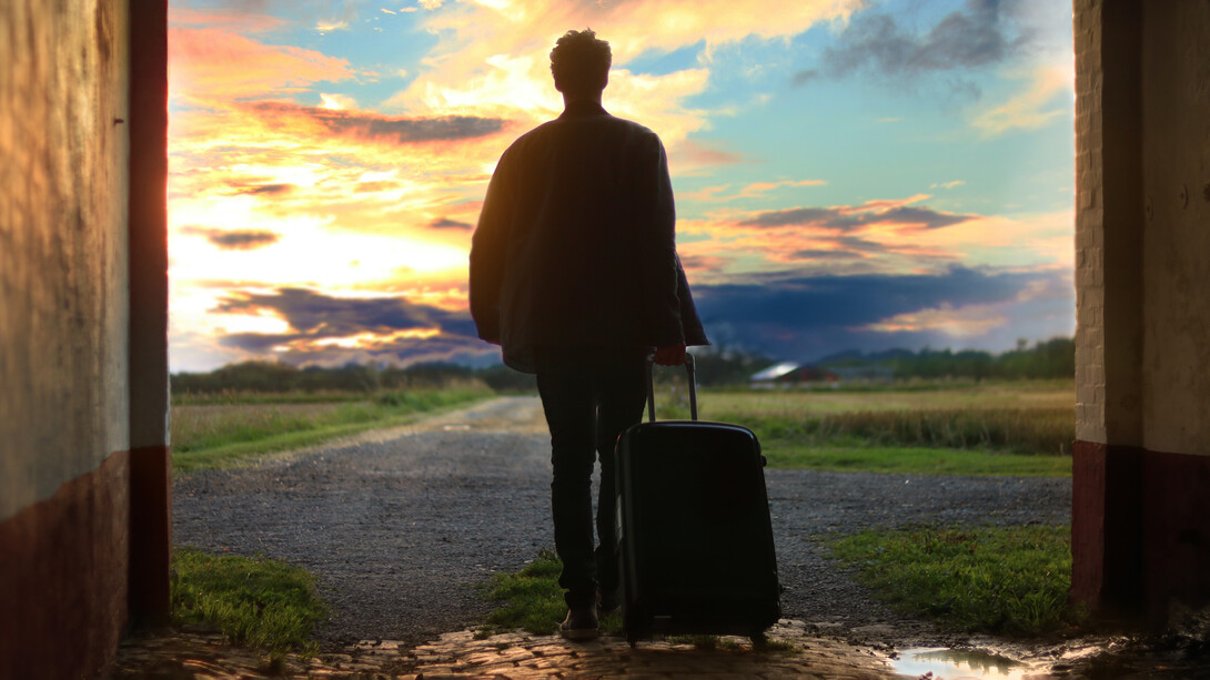 Viaggiare in solitaria. Se hai mai dubitato di partire da solo, oppure non lo fai da un po’, ricorda che il viaggio è una terapia preziosa per la mente e l'anima e che non è mai troppo tardi per esplorare terre sconosciute e osservare il mondo con occhi nuovi