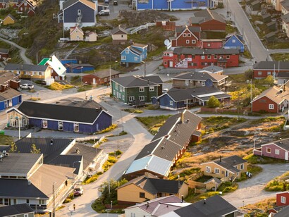 Nonostante il suo nome, gran parte del territorio groenlandese è coperto da ghiaccio perenne. Nuuk, Groenlandia