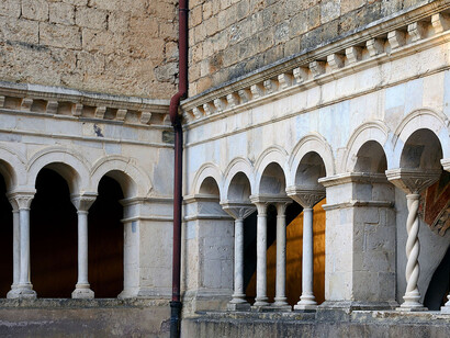 Colonne del chiostro del Monastero di San Benedetto, Subiaco, Italia